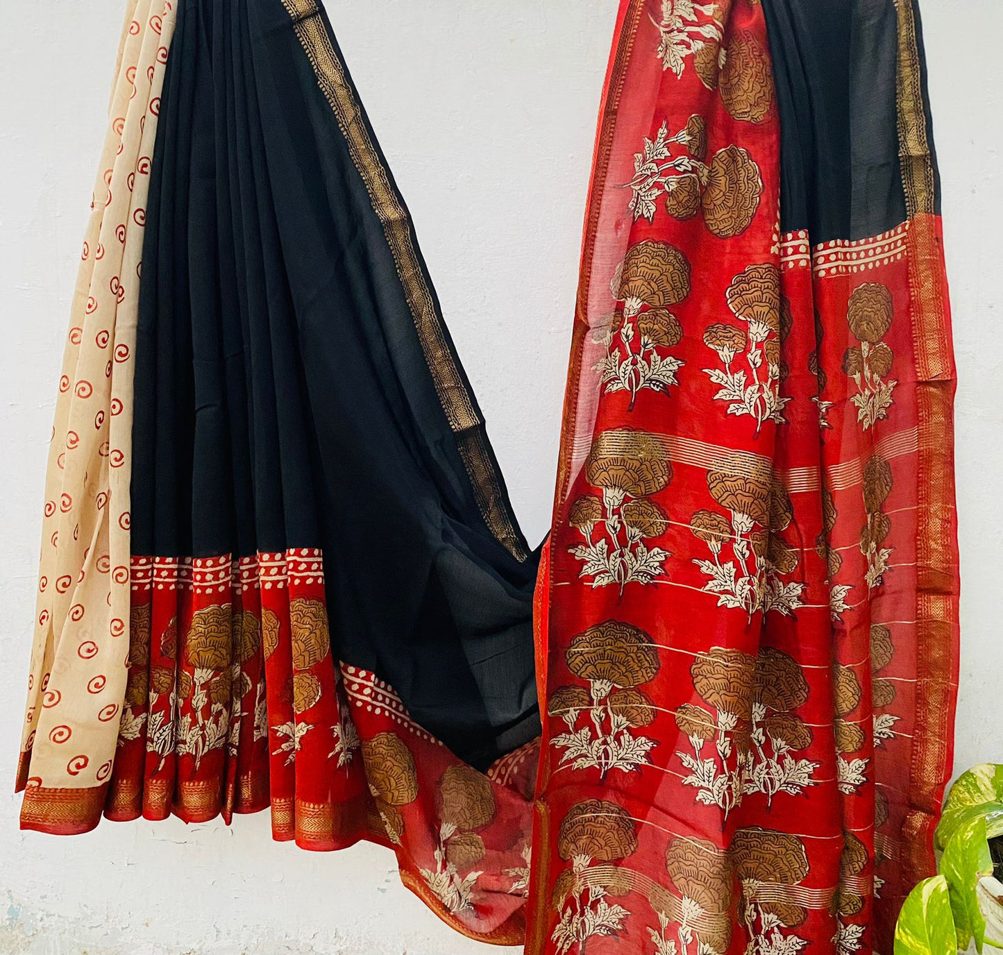 Beautifully Crafted Maheshwari Silk Saree